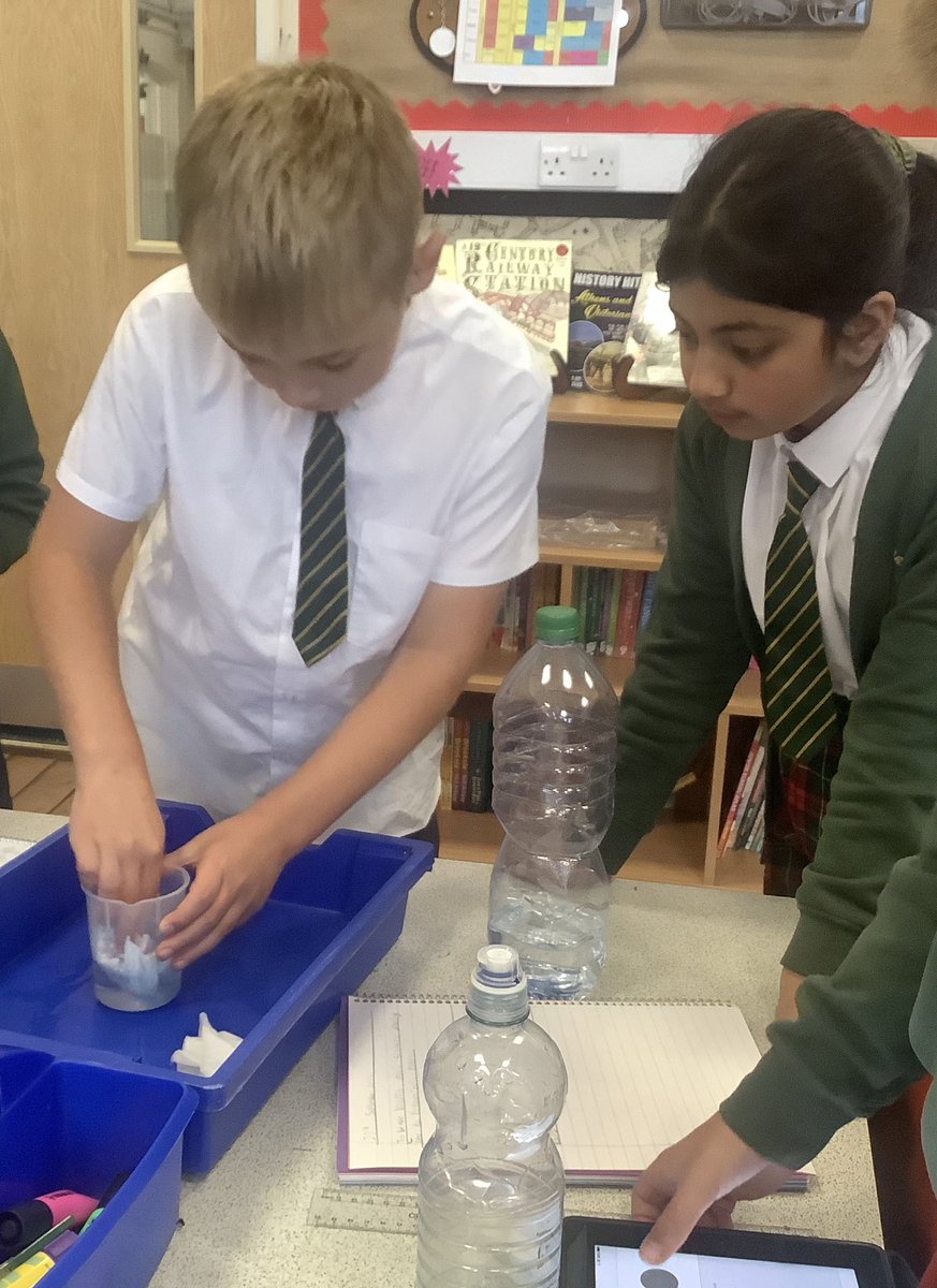 pp_accrington's tweet photo. Class 16 have conducted a science experiment this afternoon, testing the absorbency of different kitchen rolls. Lots of children managed to make the correct predictions. #class16 #collaboration https://t.co/b7Y4jyqISX