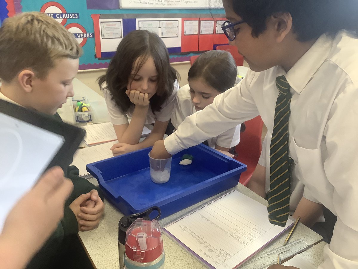 pp_accrington's tweet photo. Class 16 have conducted a science experiment this afternoon, testing the absorbency of different kitchen rolls. Lots of children managed to make the correct predictions. #class16 #collaboration https://t.co/b7Y4jyqISX