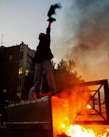 From the ashes we will rise! 🔥
#mahsaamini #mahsa_amini #opiran #مهسا_امینی
