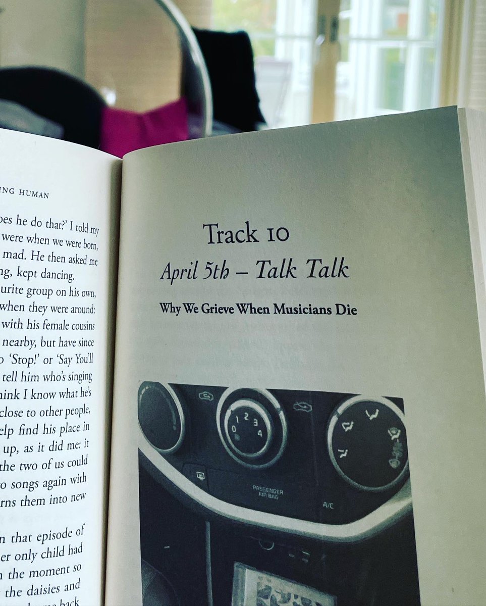 myola1's tweet photo. Förkovrar mig 🤓✨. Vad vore livet utan musik? Vilken kraft och påverkan den har på oss! #bokmal #böcker #music #musicislife #books https://t.co/Ag1qyZbZ2j