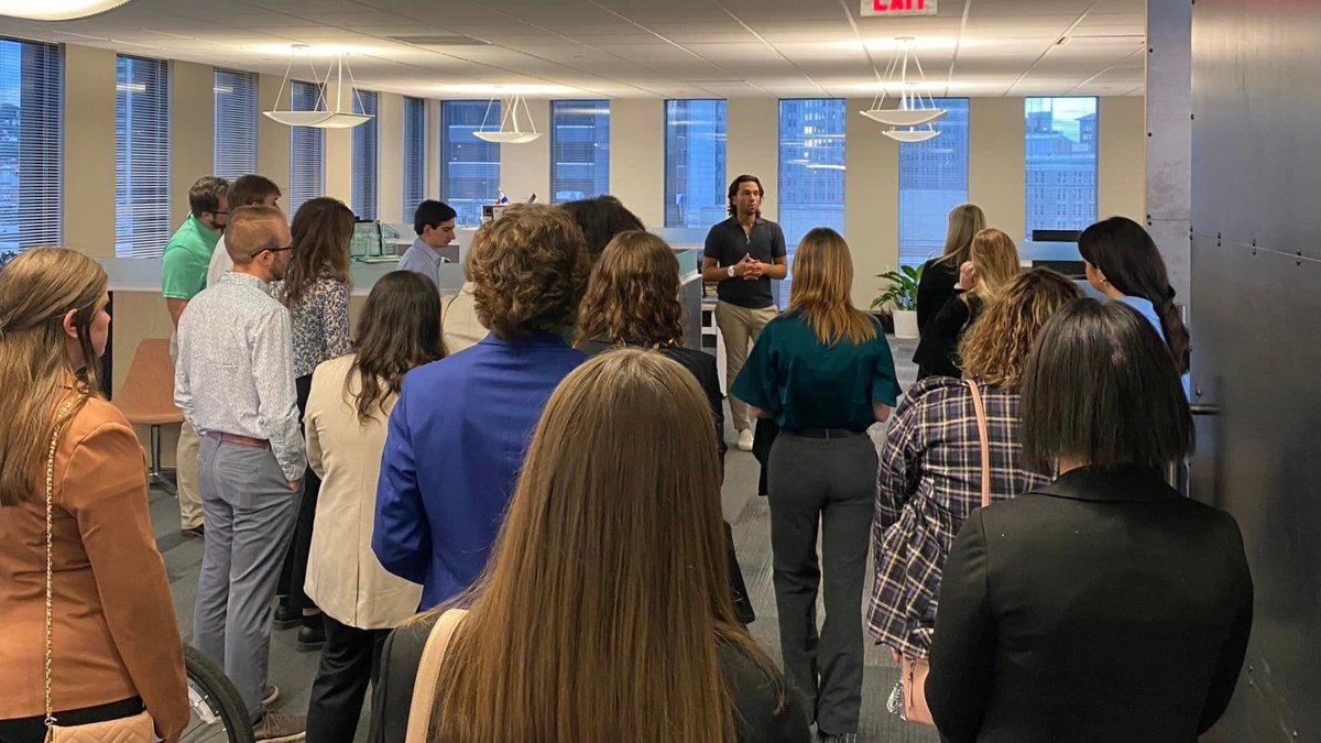 BRUNNERWORKS's tweet photo. @PRSAPgh hosted their Headshots and Hangouts Event last week at our headquarters! We loved hosting and meeting professionals in the PRSA community.

📸: Michela Hall, Deanna Tomaselli https://t.co/QrlmMKE9dz