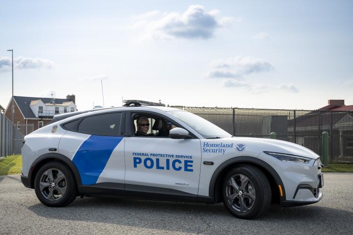 ⚡ U.S. Department of Homeland #Security debuts first fully electric #LawEnforcement vehicle for its #fleet. More info here: bit.ly/3r4YfEN ⚡

#securityindustry #securitynews #EV #electricvehicle #sustainability #alternativefuel #cleanenergy #climatechange <a href="/DHSgov/">Homeland Security</a>