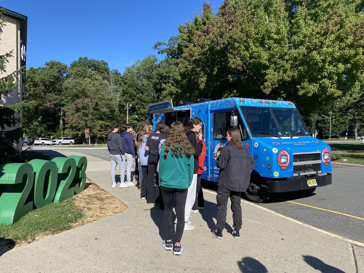 Senior class had a pretty “sweet” morning with Senior Sunrise and Donuts from Glazed and Confused Donuts. <a href="/RIH__Super/">Dr. Rui Dionisio</a> <a href="/RHSPrincipalNJ/">Travis Smith</a> <a href="/MiniDonutsNYC/">Danny Donut</a>