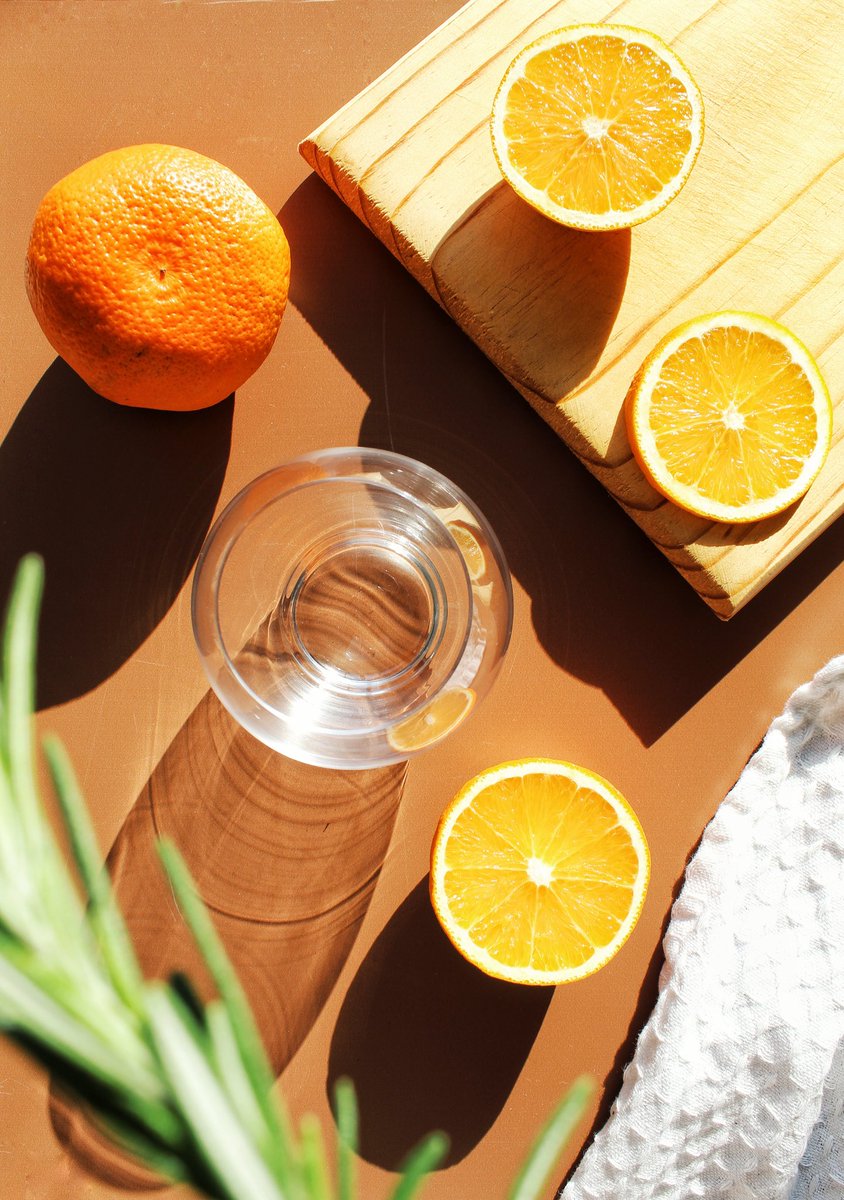 khalipha_ntloko's tweet photo. One thing I've learned to adopt in my flatlay photography is 'Shapes and Symmetry.' 

I've used the Structured layout to position my items here, but switched it up and used diagonal lines with round oranges for more visual interest🍊

#CanonRSA #CanonCollectiveSA #LiveForTheStory https://t.co/rmP1rseuXX