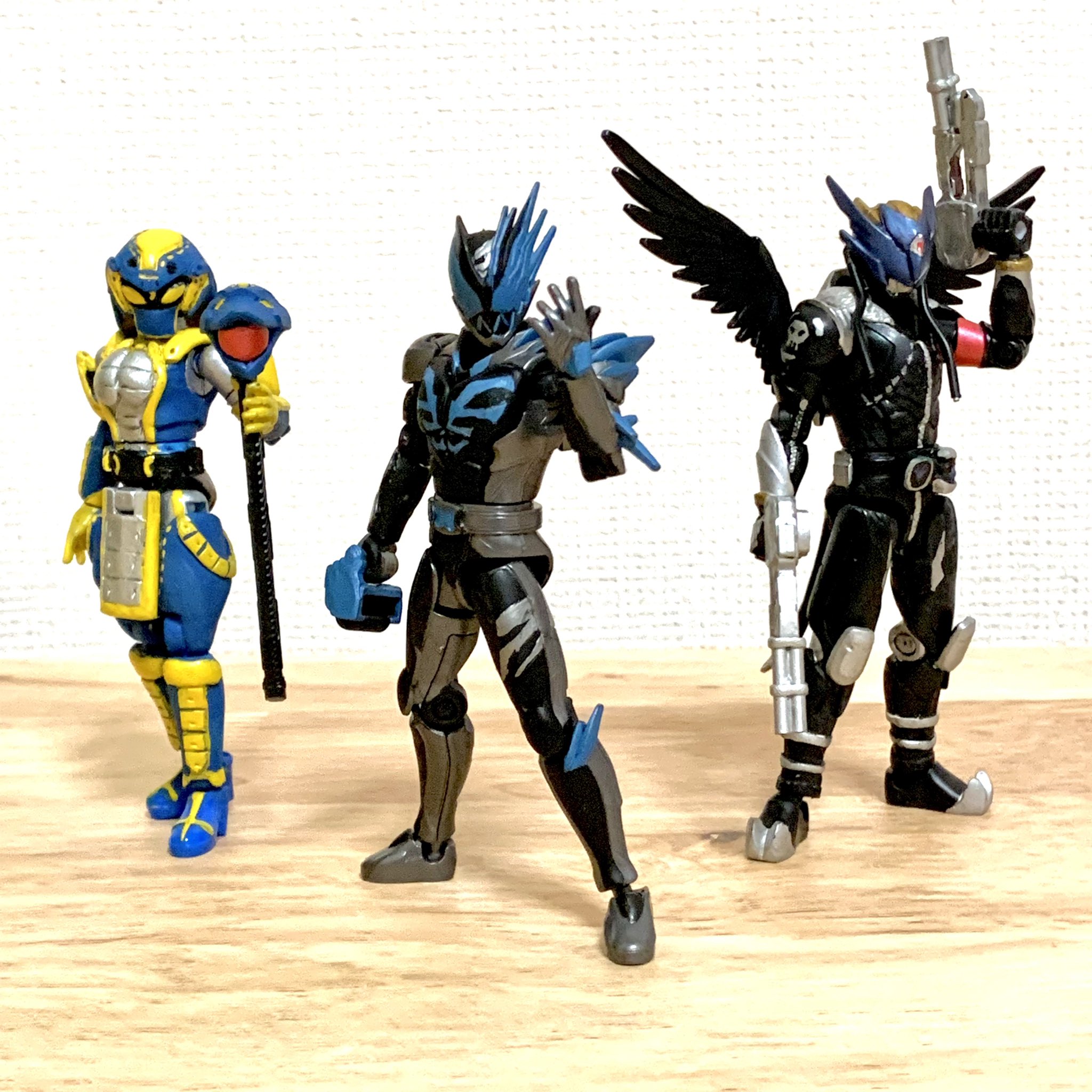 装動 仮面ライダーリバイス 五十嵐3兄妹セット 装動 仮面ライダーリバイス 五十嵐3兄妹セット