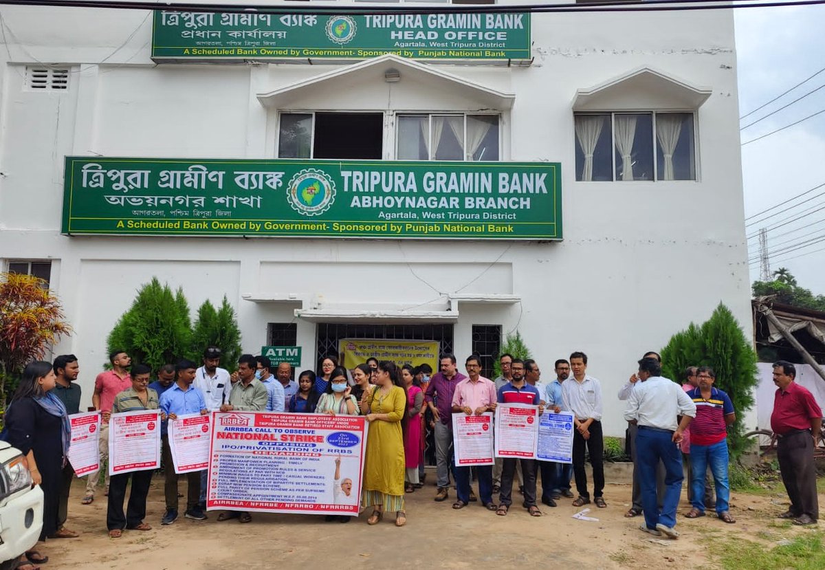 f_4_f_10's tweet photo. NATION WIDE RRBs STRIKE on 23 SEPT 2022
OPPOSING For,
     - IPO/Privatisation of RRBs
     - Central Govt's anti-labour policies
DEMANDING For,
     - Formation of NRBI with State level RRBs
     - Adequate recruitment in RRBs
#SaveGraminBanks https://t.co/kqGRNQB8W7