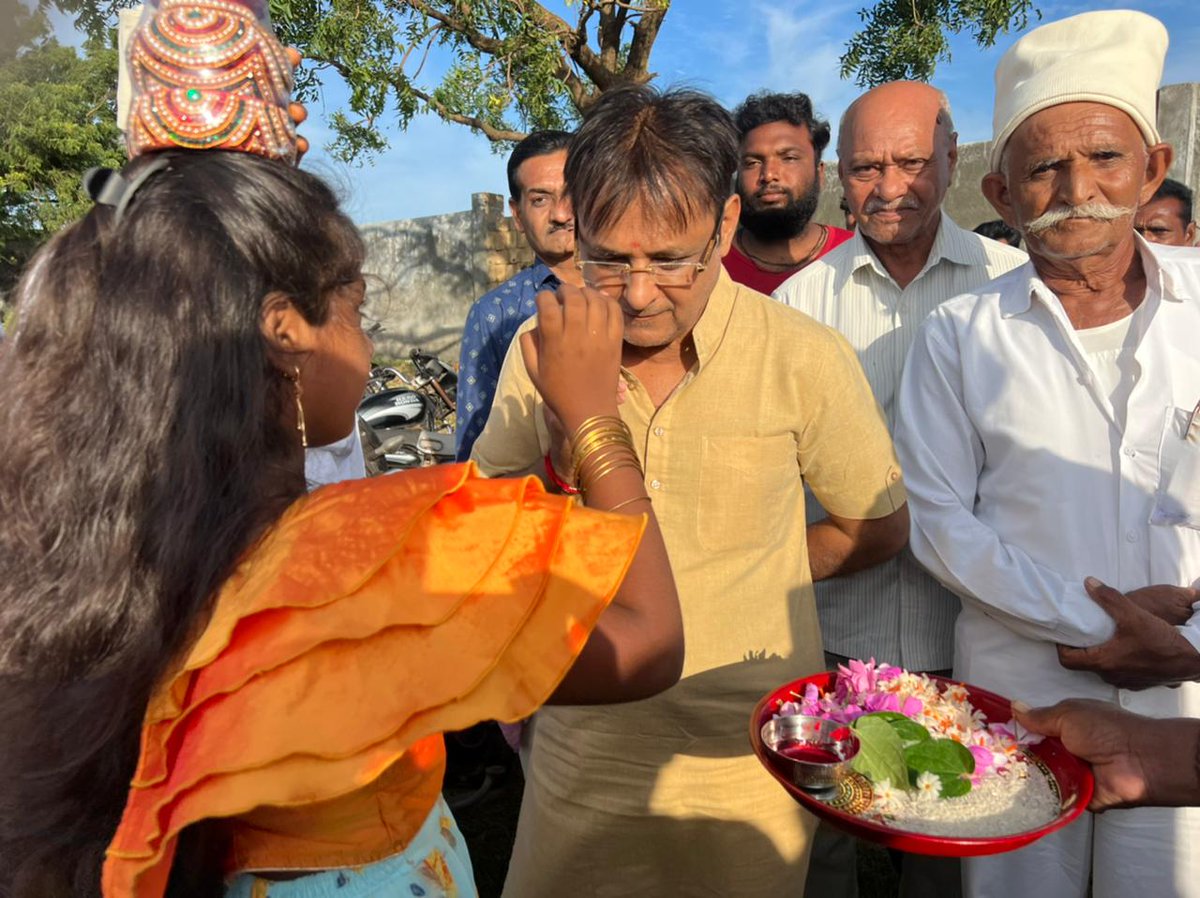jawaharpchavda's tweet photo. આજરોજ માણાવદર તાલુકાના નાકરા ગામ ખાતે નવનિર્મિત રેન બસેરાનું ખાત મુર્હુત કરવામાં આવ્યું. https://t.co/ikVLhvyxLb
