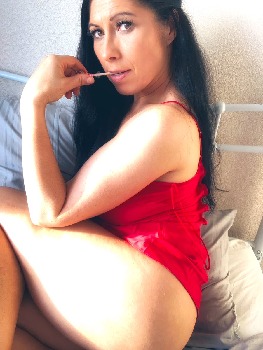 SweetwSparkle's tweet photo. Boobs or bottom?? Which is your favourite??? #boobs #bottom #of #onlyfans #onlyfansbabe #pose #model #cheeky #over40women #annsummers #ladyinred https://t.co/N9moffDbEz