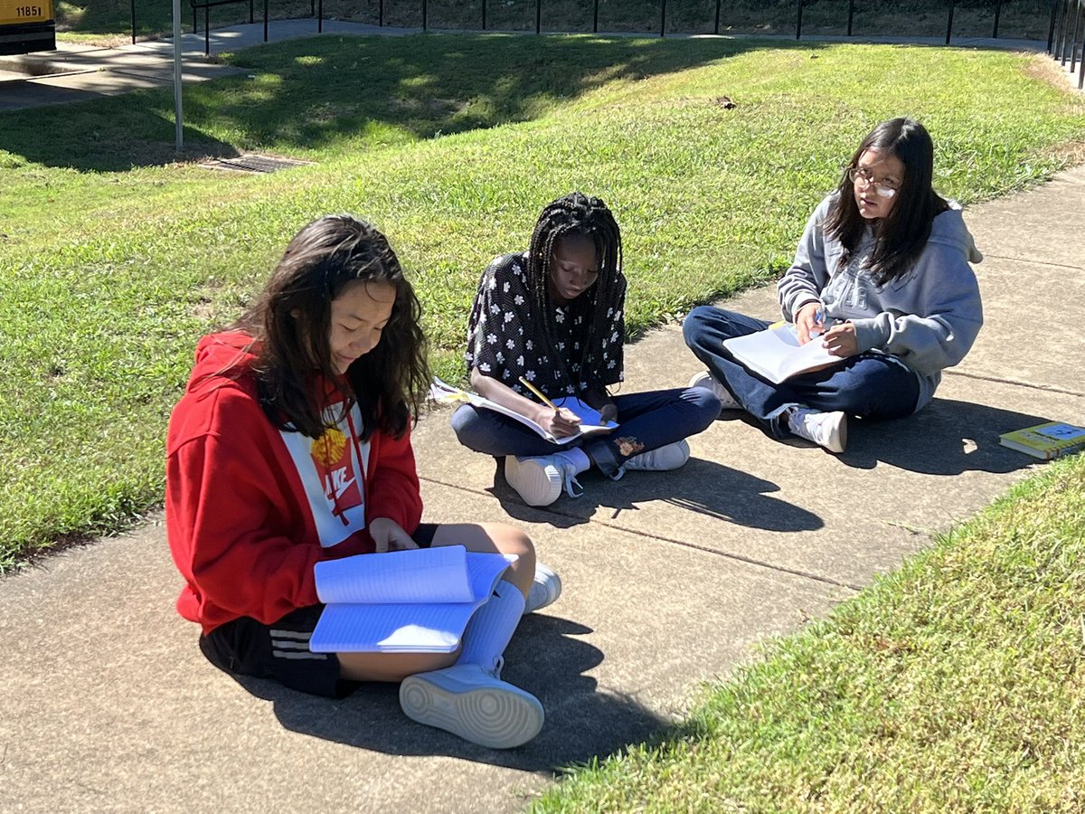 It is a beautiful day to have snack and write outside. <a href="/CFESRedBirds6th/">CFESRedBirds6th</a> <a href="/CFESRedBirds/">Cardinal Forest ES</a>