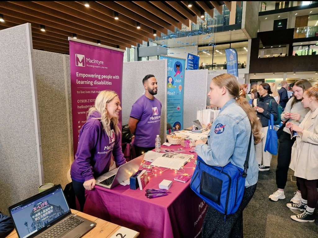 UllahAzar's tweet photo. Successful Job Fair at Oxford Brookes University! 🙌💪Lots of amazing conversations with students throughout the day. 
Macintyre focuses on bringing everyone together. Thank you @MacIntyreCCHay for organising😊 #careers #recruitment  #Oxfordshire #socialcare @meetmacintyre https://t.co/k3pvVgyE1h