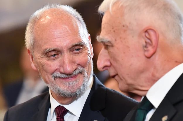 Agata15527345's tweet photo. Widząc to, Orły odfrunęły. Teraz w gnieździe jest tylko g…o. https://t.co/468LLA6GzQ