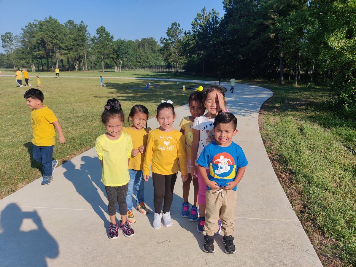 Gold Fight Win Walkathon this morning with my littles💛🎗️#GoldFightWin <a href="/HumbleISD/">Humble ISD</a> <a href="/HumbleISD_PREK/">HumbleISD ECE</a> <a href="/HumbleISD_LLE/">Lakeland Elementary</a> <a href="/PE_LLE/">Lakeland PE/Health</a>