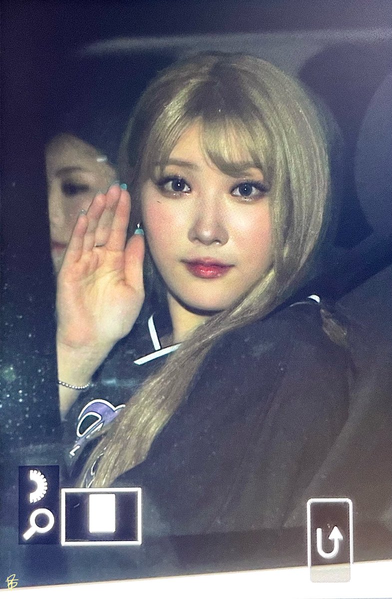 Thunderbird_ll's tweet photo. 220923 퍼플키스 채인 오사카 쇼케이스 퇴근 프리뷰

차 안에서도 손 흔들어주네ㅜㅜ🥹
#퍼플키스 #PURPLEKISS 
#채인 #CHAEIN
@RBW_PURPLEKISS https://t.co/nFU4B2Os3f