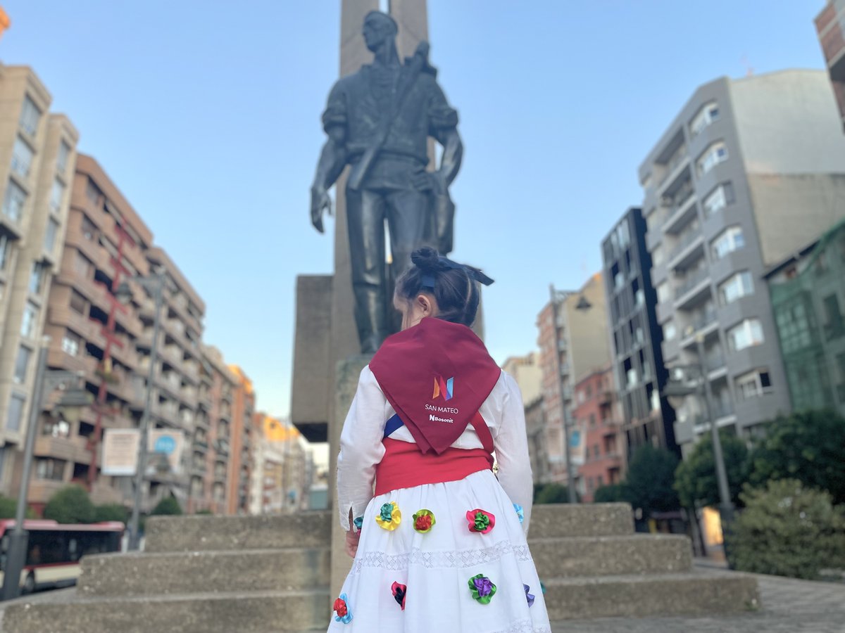 Bosonit's tweet photo. 🍇 En unas horas finalizamos unas fiestas de San Mateo que han sido muy especiales. 

🤩 Pensando ya en las siguientes. 

#LogroñoSeEscribeConN #TeamNWorld #SanMateo2022 https://t.co/Eg6dEhc3wH