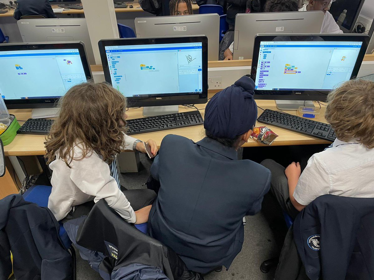 KelmscottSchool's tweet photo. The next generation developing their programming and skills - I wonder will any of these @KelmscottSchool students be the next @BillGates who was fixated on programming since he was 13? #NationalCodingWeek2022 #cocurricular #computingprogramming https://t.co/cHjZZ3b5CV