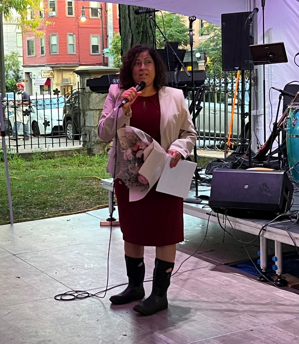 BUCommunity_'s tweet photo. ¡Felicidades! to our friends at @SociedadLatina on their gorgeous new space! We had a great time celebrating over 50 years of Sociedad Latina's impact in the community and look forward to the next 50. Thank you for all your do for #Boston's Latine youth and families! https://t.co/dJpiYZohRc