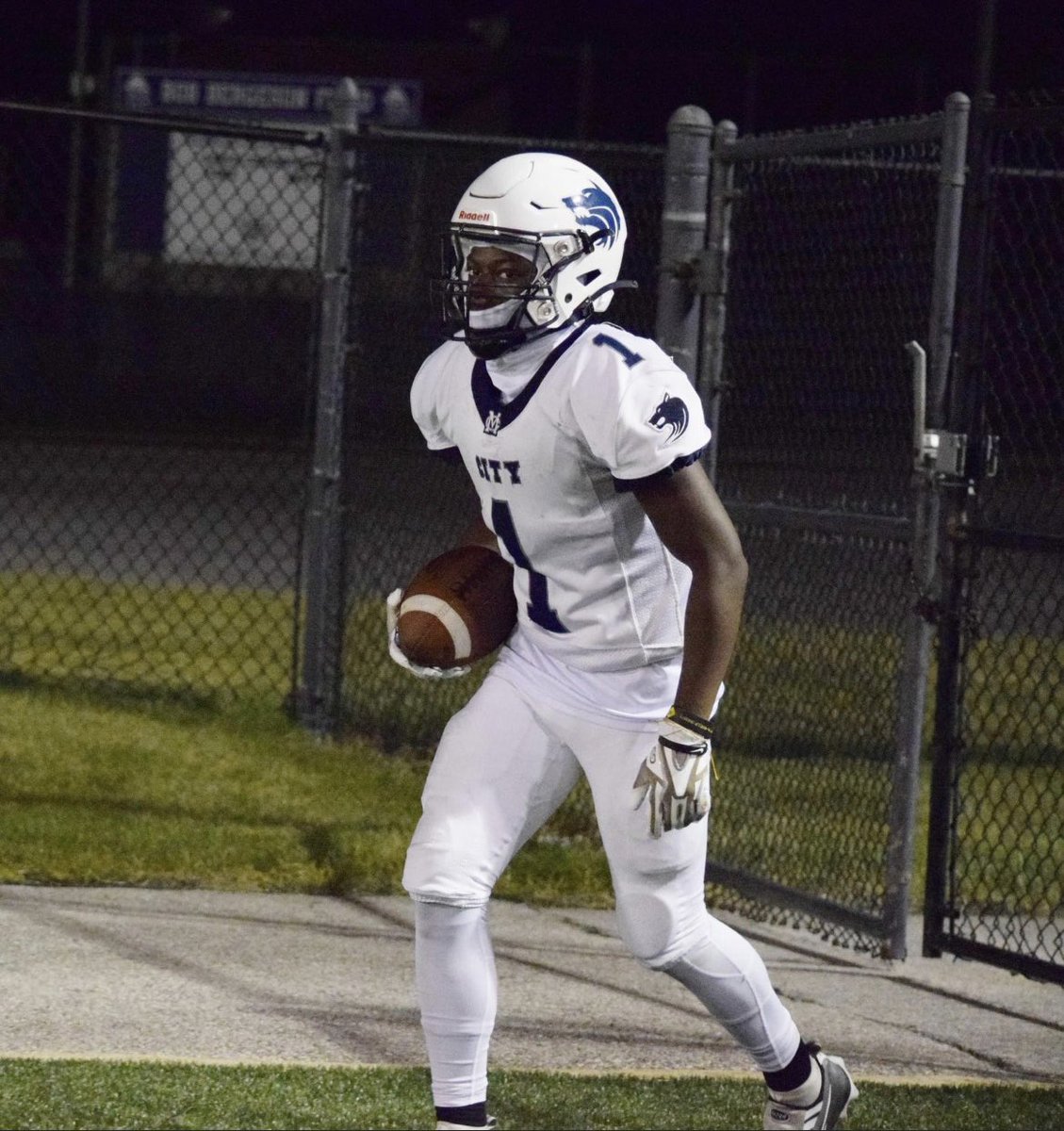 CamBell2024's tweet photo. My favorite day of the week FOOTBALL FRIDAY I LIVE FOR THESE MOMENTS #SpeedDemon #BamBamCam #Supercam ✈️🏃🏾♂️💨 https://t.co/whS05Br8On
