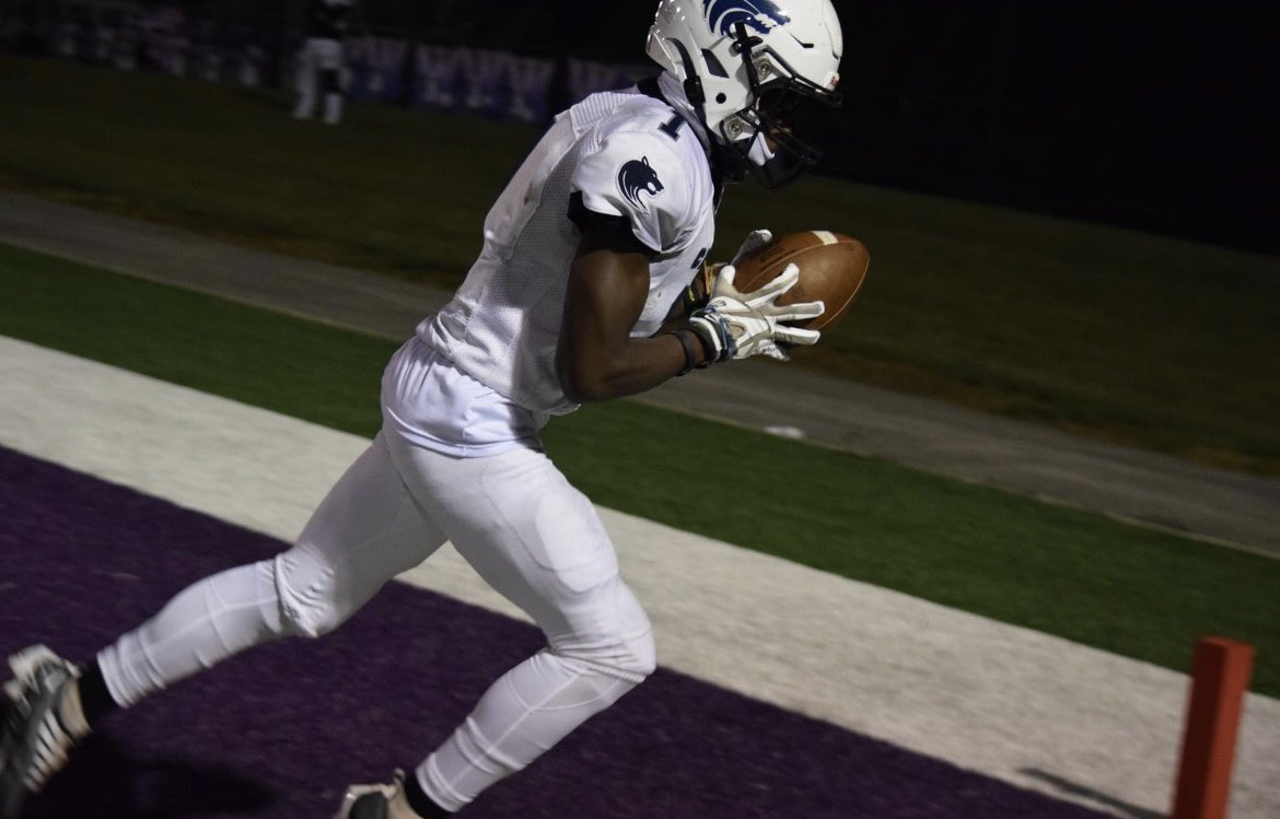 CamBell2024's tweet photo. My favorite day of the week FOOTBALL FRIDAY I LIVE FOR THESE MOMENTS #SpeedDemon #BamBamCam #Supercam ✈️🏃🏾♂️💨 https://t.co/whS05Br8On