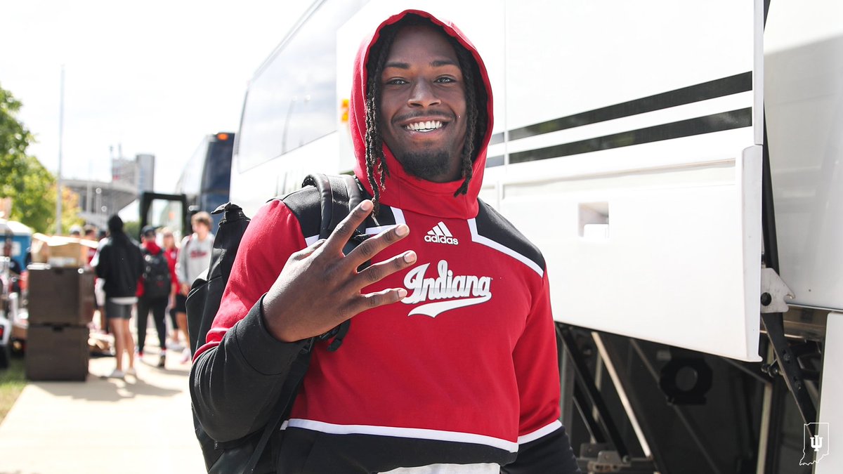 IndianaFootball's tweet photo. Let’s ride. 🚍 https://t.co/v1OVvPtCCk