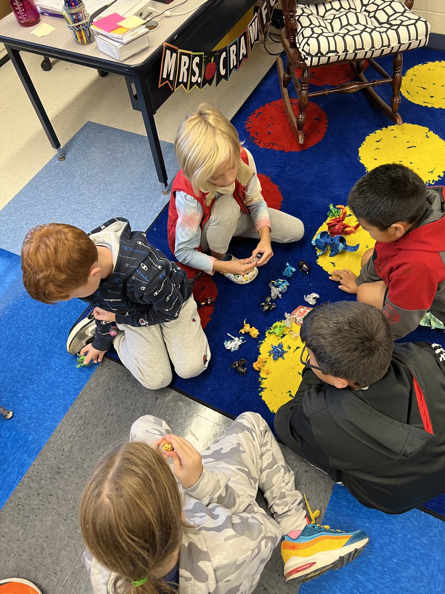 Mrs_JCrawford's tweet photo. It was a special day in 3rd Grade! 3rd Graders got to enjoy the beautiful fall weather by reading outside for "Camp Read-A-Lot" and it was "hour of play" day! #enhancingthestudentlearningexperience https://t.co/2iu0ExE55I