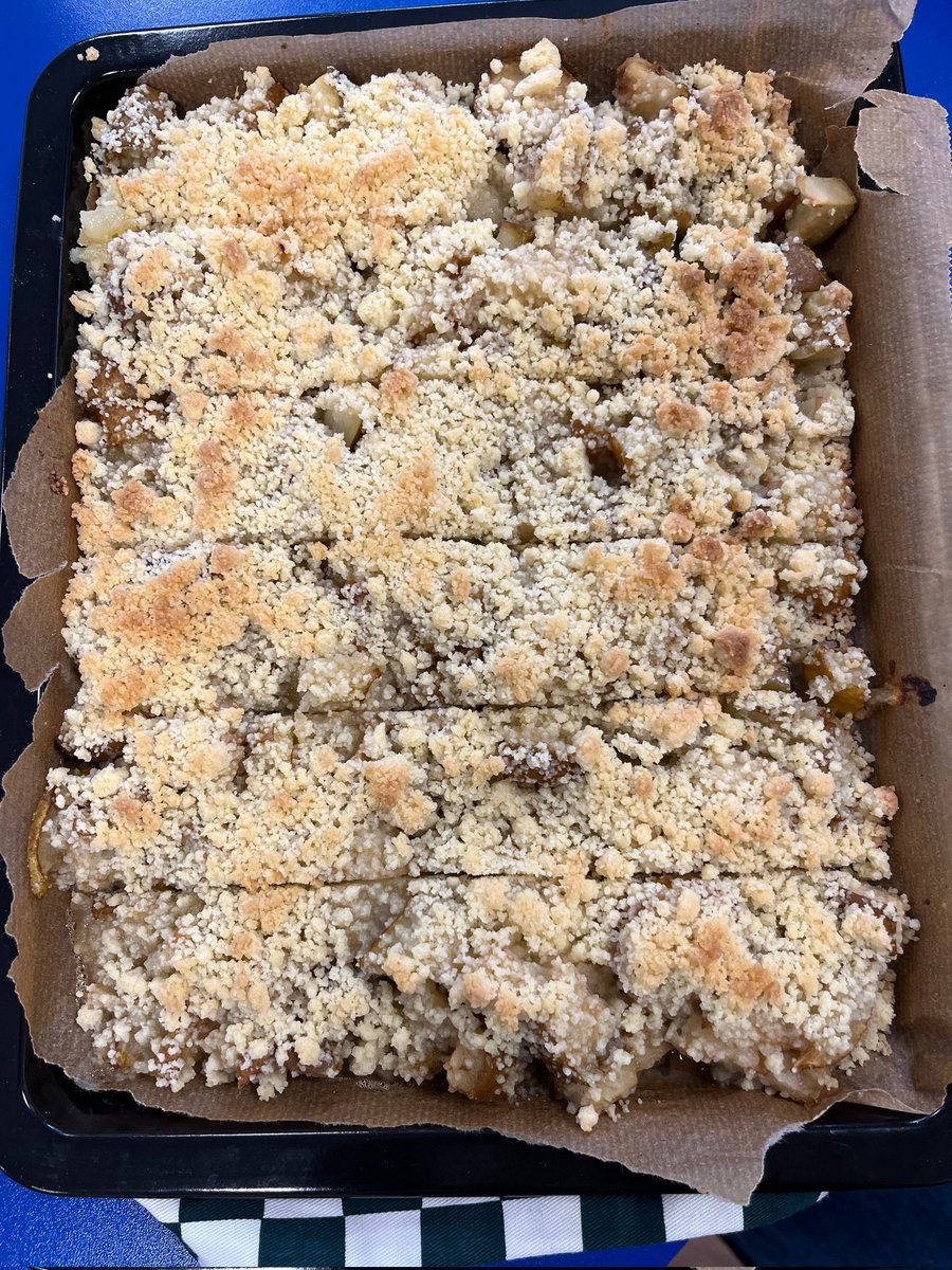 Year3Somers's tweet photo. Year 3 had a great Friday today and became expert pear crumble chefs. Well done to everyone in Year 3. #shps #pearcrumble #learning https://t.co/bsATvnnIN1