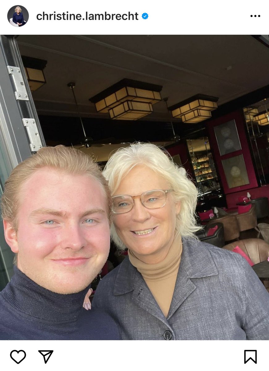 Den Geburtstag des Sohnes feiert man ganz bodenständig im „China Club“ und teilt es im Anschluss via Instagram der Welt mit. Interessante Kommunikation, die Ministerin Lambrecht im Krisenherbst hier fährt. Nach Heli-Gate sollte man es besser wissen.