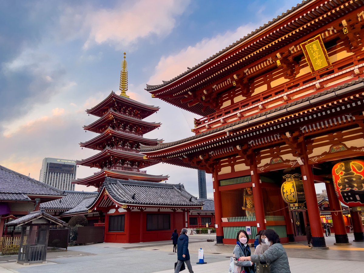 Crunchyroll's tweet photo. NEWS: Japan to Completely Re-Open Borders to Tourism on October 11

🏯MORE: https://t.co/LRNDXqKWAt https://t.co/2EcNvqe7zr