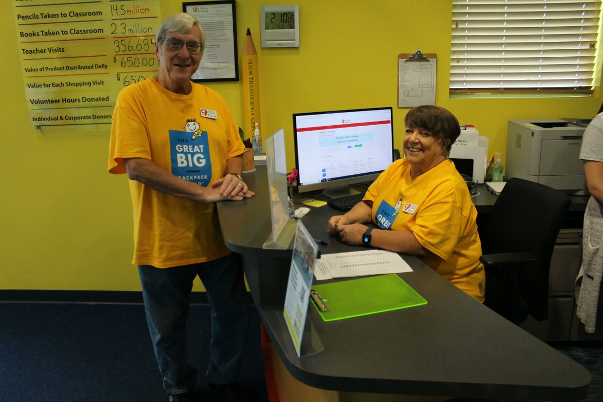 agift4teaching's tweet photo. Our amazing #volunteers are the soul of #AGiftForTeaching. We could not do what we do without the caring individuals who dedicate their time to helping local students and teachers. https://t.co/kmt4GHwOc1