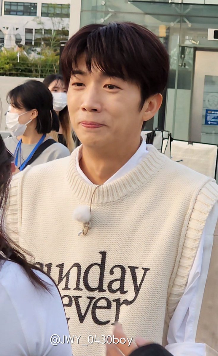 JWY_0430boy's tweet photo. 이동중에 어떤 남학생분이랑 악수했는데
🧑저 손 안씻을게요!!!!
🐥나 코로나는 아니야!!
ㅋㅋㅋㅋㅋ
우영이 항체야 오래오래 남아줘!!! https://t.co/4zxzmtFDHJ