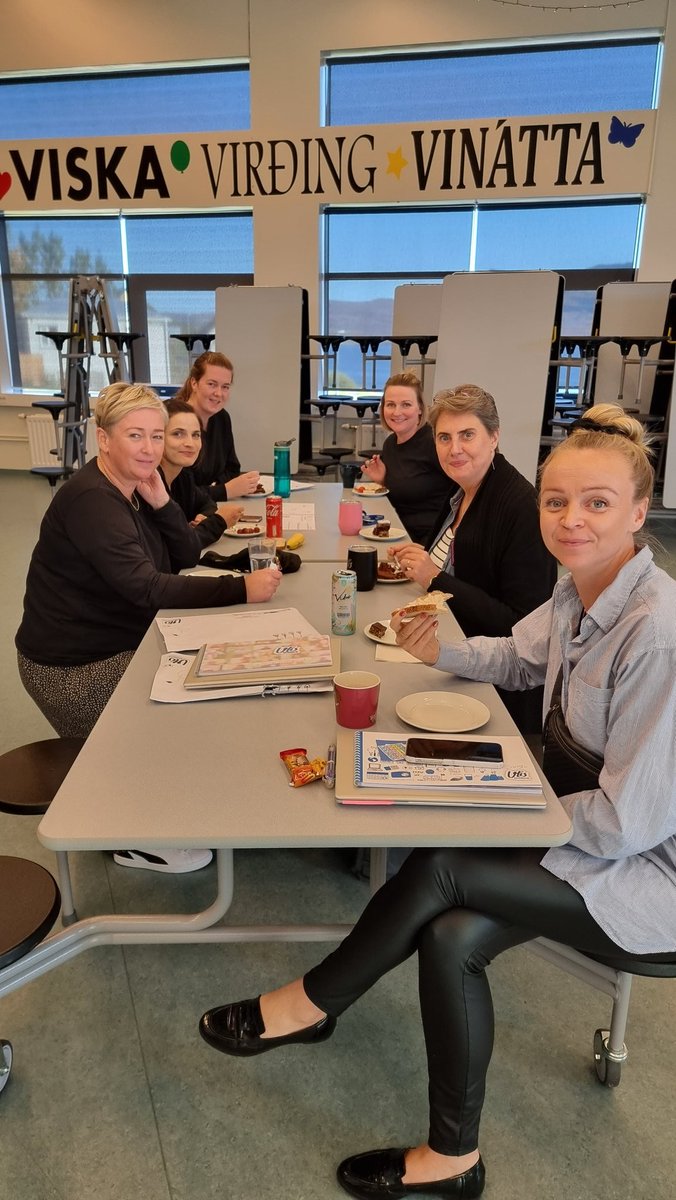 Nesskóli tekur þátt í #utisonline ❤️ kræsingar frá starfsfólki matur og gaman á eftir 🥳🥳🥳