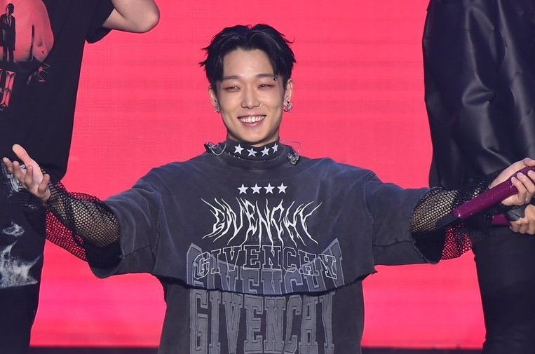 jiwonscherry's tweet photo. sassy bobby                     smiley bobby https://t.co/Rz9MtWACcX