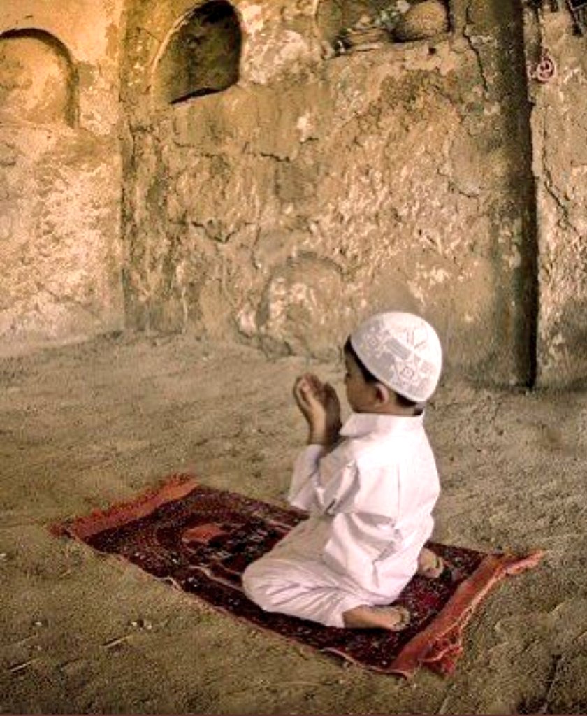 Bu dünyada şükretmek için sebep aramaya gerek yok
"Müslüman" olarak doğmak ve yaşamayı bilmek bizim için en büyük şükür sebebi olarak yeter...