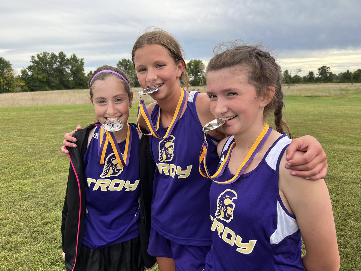 CoachMark42's tweet photo. 2nd place 4 mile relay team from TMS. #tmsathletics #tmsxc. Grace ran 1st and 4th leg! Team effort got 2nd! https://t.co/nOX0znd0Mc