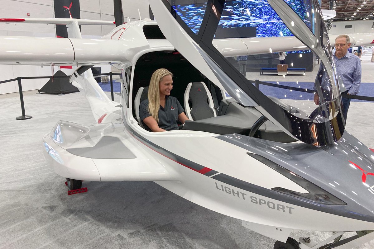 Revamped Detroit auto show now also features new flying tech apnews.com/article/detroi…