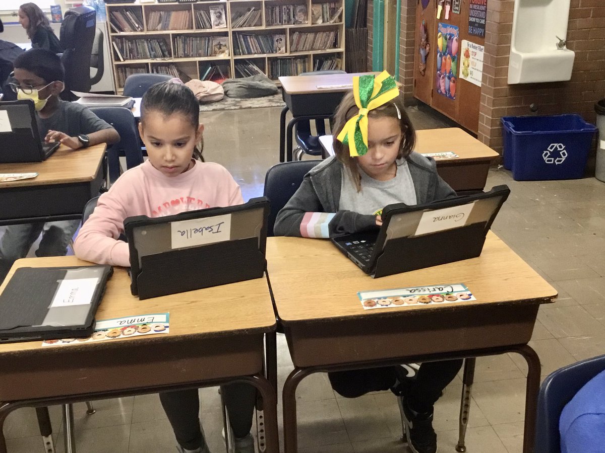 ms_natishyn's tweet photo. We are diligently researching information on Chile for our Hispanic Heritage project!🇨🇱 @WTSD @LC22Connelly #22Tigers https://t.co/B1Dcgh25wT