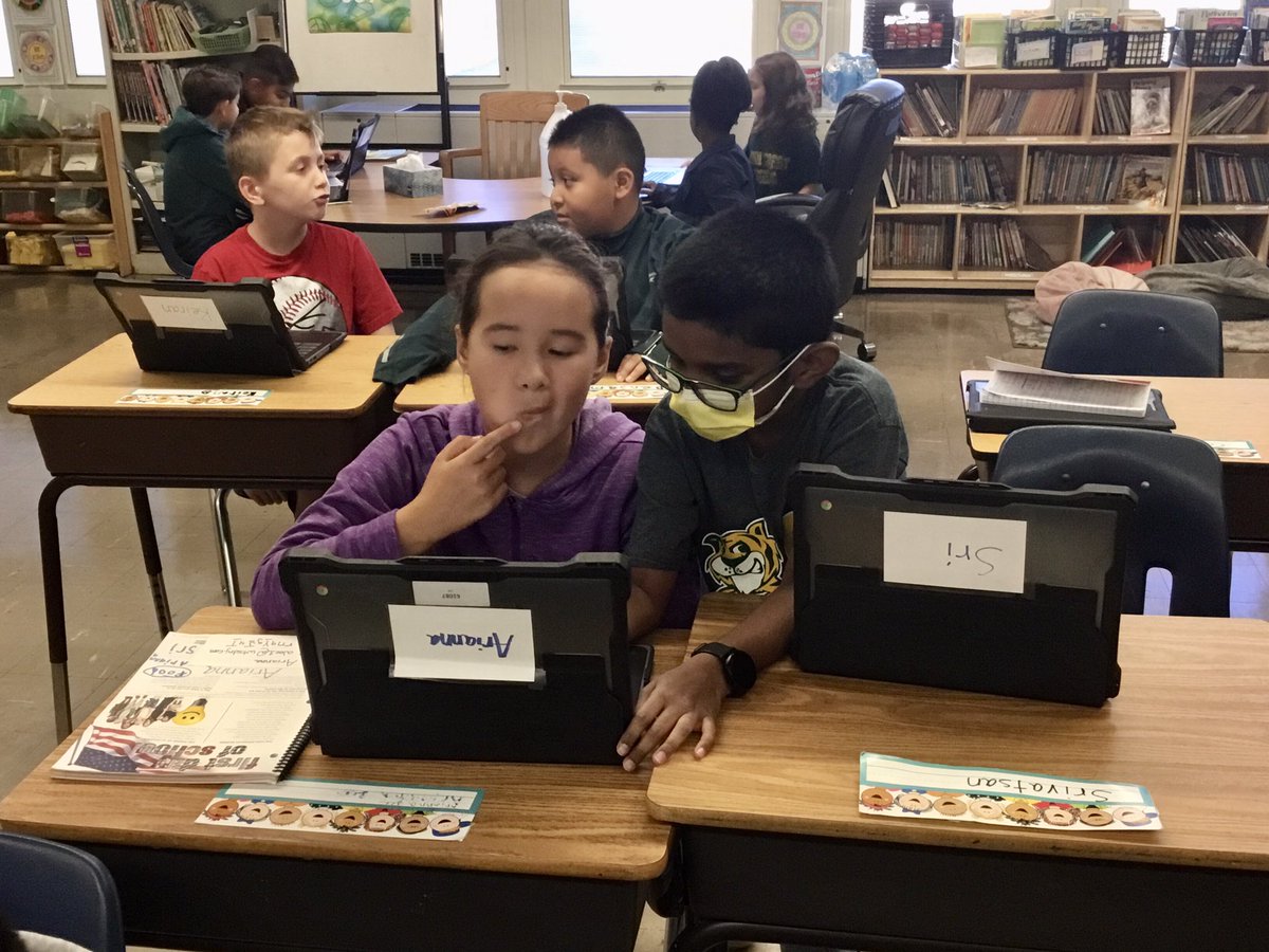 ms_natishyn's tweet photo. We are diligently researching information on Chile for our Hispanic Heritage project!🇨🇱 @WTSD @LC22Connelly #22Tigers https://t.co/B1Dcgh25wT