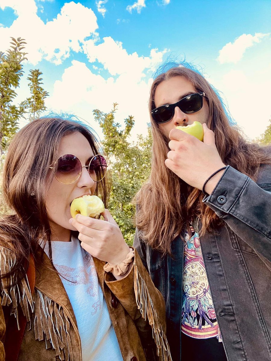 Weekend shows coming up! 💫

Friday - 09/23 - DeStazios Bistro - Elmore, OH (6-9pm) *DUO

Saturday - 09/24 - Slater's Food &amp; Spirits - Port Clinton, OH (7-10pm) *TRIO

Thanks Mcqueens Apple Orchard for a great day of apple picking 🍏