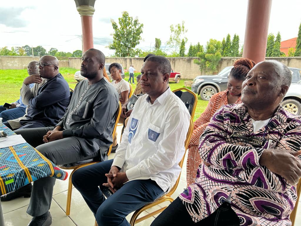 stephane_kipre's tweet photo. Ce vendredi 16 septembre 2022, jai été dans le département de Vavoua pour une visite d’amitié à mon frère et camarade de lutte Fean-Bi, dans son village à Senoufla. Il m’a fait l’honneur de me recevoir avec sa famille et les 17 chefs de villages voisins.
PSK https://t.co/wFEC3qBpAv