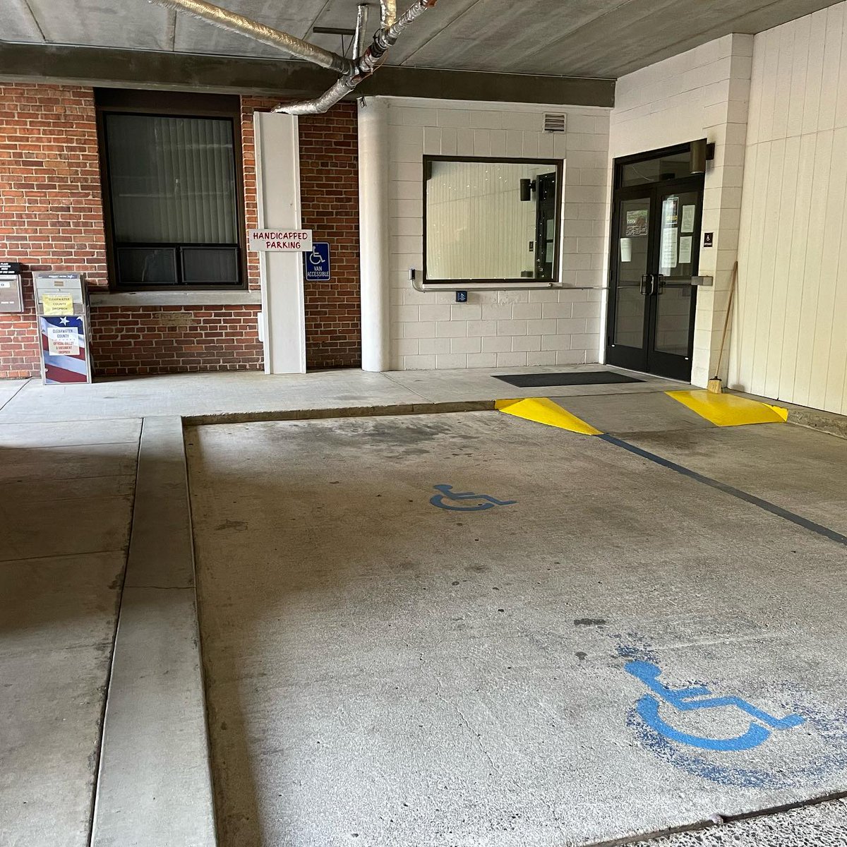 DisIdaho's tweet photo. DRI will be meeting with County Clerks to ensure polling places are ADA complaint. Here we are highlighting a GREAT example at the Courthouse in Orofino, Idaho in Clearwater County 
#dri #disability #rights #idaho #orofinoidaho #orofino #idahome #clearwatercounty #vote #elections https://t.co/wpUnomhFpa