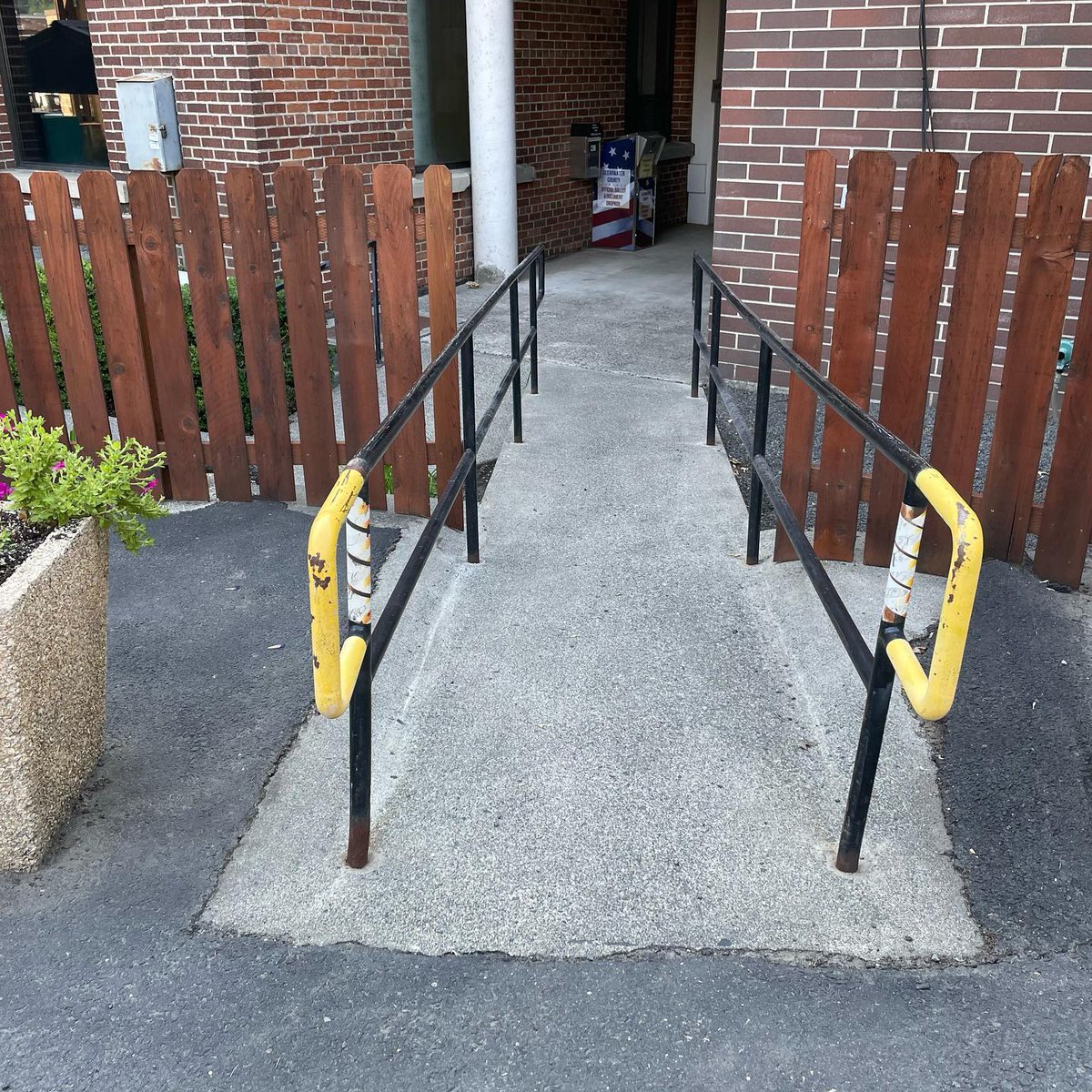 DisIdaho's tweet photo. DRI will be meeting with County Clerks to ensure polling places are ADA complaint. Here we are highlighting a GREAT example at the Courthouse in Orofino, Idaho in Clearwater County 
#dri #disability #rights #idaho #orofinoidaho #orofino #idahome #clearwatercounty #vote #elections https://t.co/wpUnomhFpa