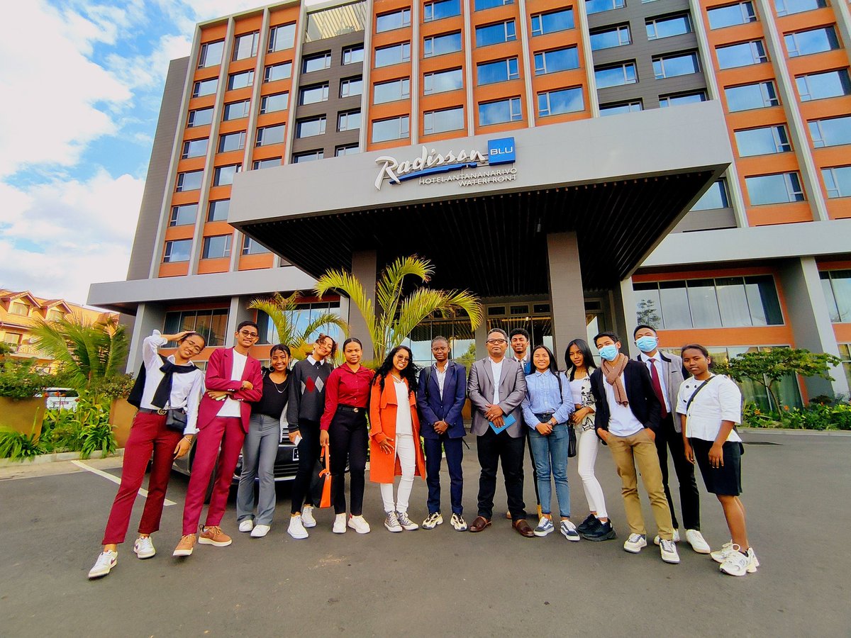 NCM_Madagascar's tweet photo. #RADISSON_BLU
#MODERNITÉ #DESIGN #SERVICES_OFFERTS
Nous stagiaires ont eu le plaisir de découvrir ce nouveau concept d'hôtel. Un bel exemple pour le dévelopement du secteur tourisme à Madagascar. https://t.co/zwjwGNJfx7