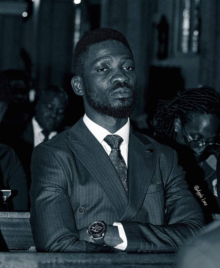 SharonWaBobi3's tweet photo. Leero olunyata olubayiridde daala mumbugo era baluwulira.
Omusajja nempale tekyamutuka bulungi 😏😏🤣😂😂. Love you my president @HEBobiwine https://t.co/xHNDLJLACi