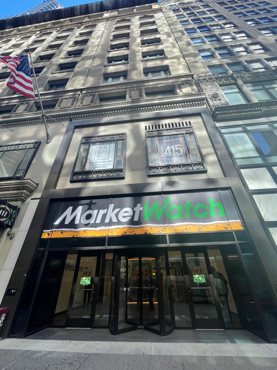 CarrieSchwab's tweet photo. I had a great time this week at the @MarketWatch Best New Ideas in Money Festival! I loved sharing the stage with @AngieMoSays. With economic uncertainty today, we shared why it’s critical to prepare for retirement early on to build a strong foundation.

https://t.co/FMAiA5CtMR https://t.co/7iCUUELLnC