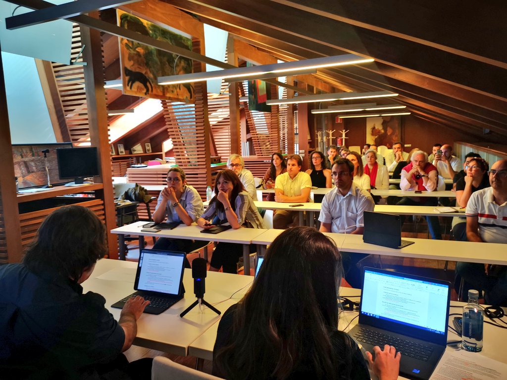 gubimgalicia's tweet image. 27ª reunión del GuBIM Galicia. @leGordeau y Lilian Álvarez sacando pecho con la aplicación de BIM al Nuevo Edificio de Viajeros de Santiago de Compostela. La sala, cortesía de @arquitectosCOAG (siempre echando una mano) llena. Un gustazo.