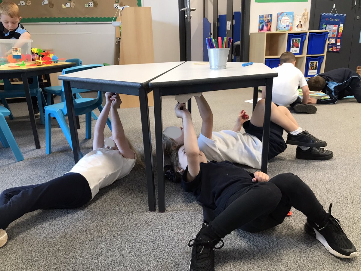 Dinnington_Rec's tweet photo. Reception ⁦@DinningtonFirst⁩ enjoyed practicing their fine and gross motor skills by upside down mark making today. #EYFS #OpenToNewExperiences https://t.co/YSRtHkIPiU