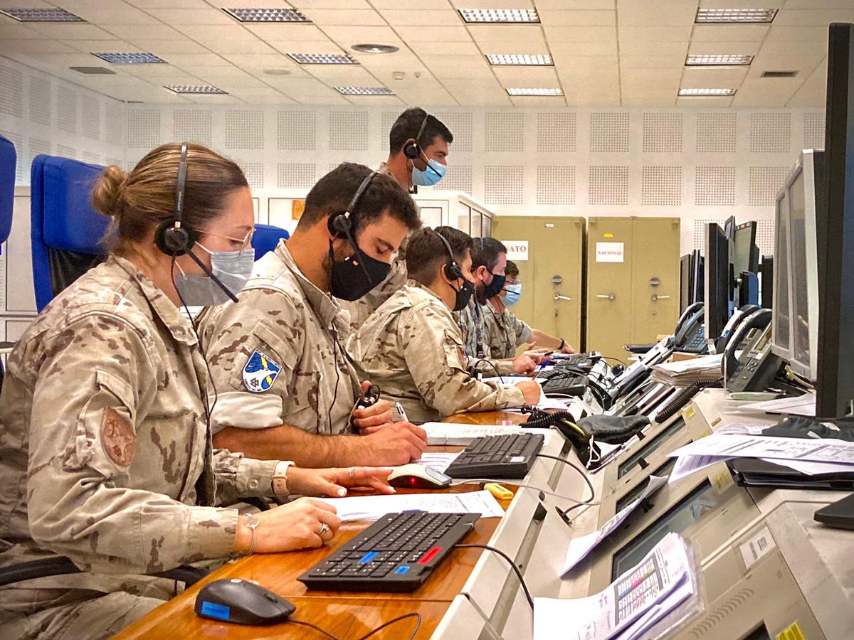 Ala46_ea's tweet photo. Desde el #GRUALERCON han controlado todas las misiones, aportando controladores a los procesos de planeamiento, briefing y debriefing. De esta manera se refuerza el adiestramiento de todos los participantes y se mejora la coordinación entre las diferentes Unidades.

@EjercitoAire https://t.co/mAcNOS3wig