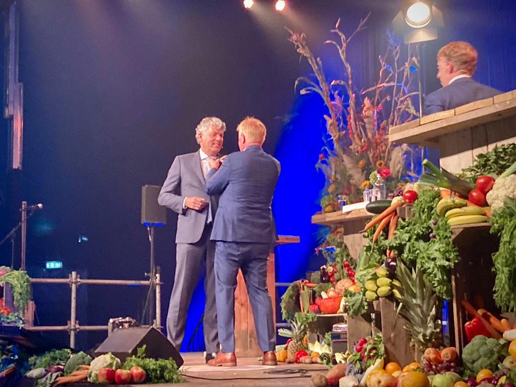 LLTB_Roermond's tweet photo. Felicitaties aan onze voorzitter @LeonFaassen. Hij is vanmiddag uitgeroepen tot #Erevoorzitter van de LLTB. Lees meer informatie ons nieuwsbericht: 
https://t.co/QfIzi7fjLA https://t.co/pqlDiyNDir