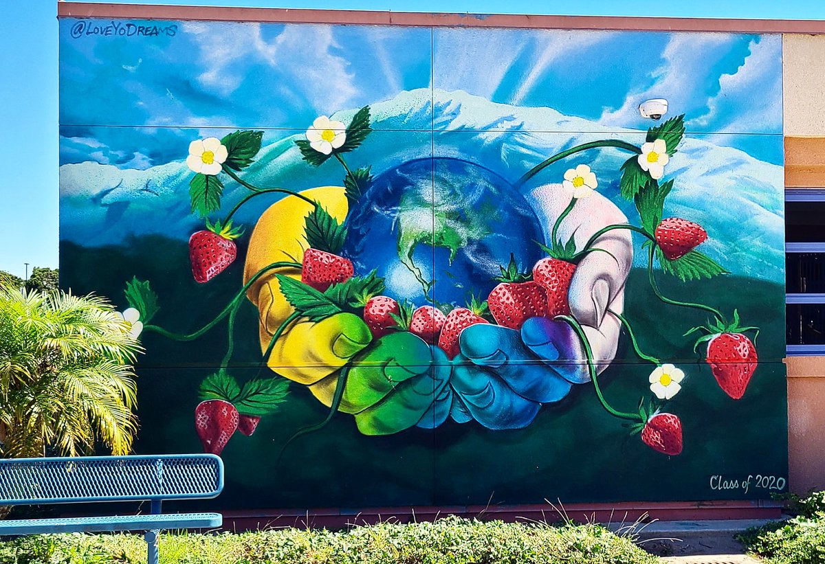GabeTeranOxnard's tweet photo. This mural at #OxnardHighSchool ❤

@RichardUrias @OxnardUnion https://t.co/bpadKbfxcu