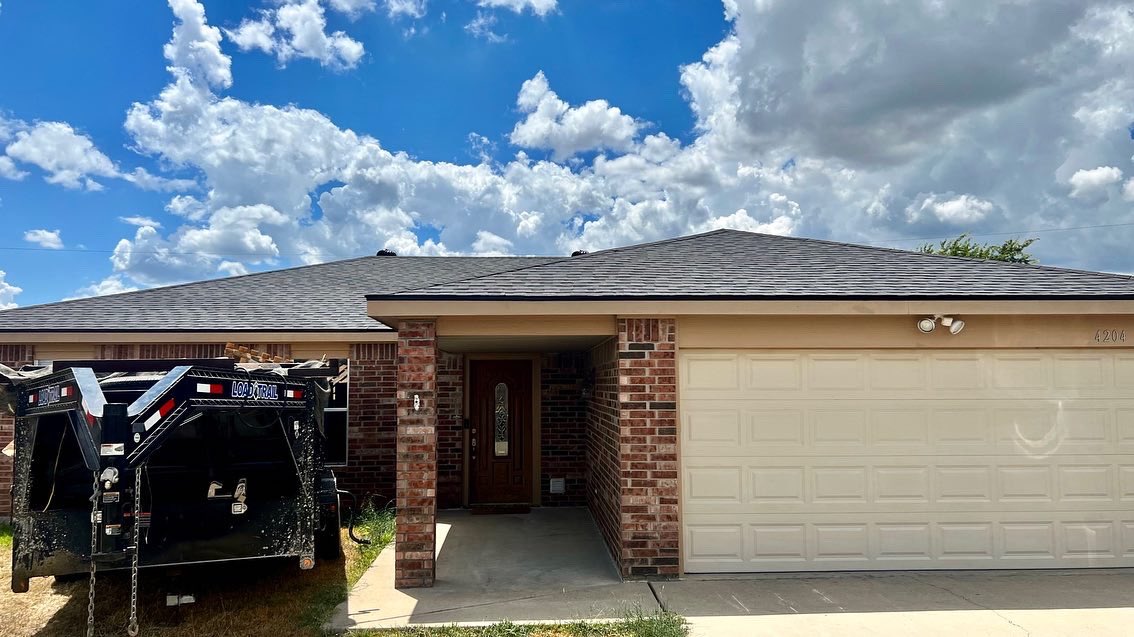 C2CRoofs's tweet image. We LOVE ❤️ how amazing this home transformation turned out! We installed CertainTeed Moire Black shingles and did the entire roof in just one ☝️ day! Give us a call 📞 today and let us help you get a brand new roof for your home 🏡 #bbbacceedited #austinroofing #austincontractor