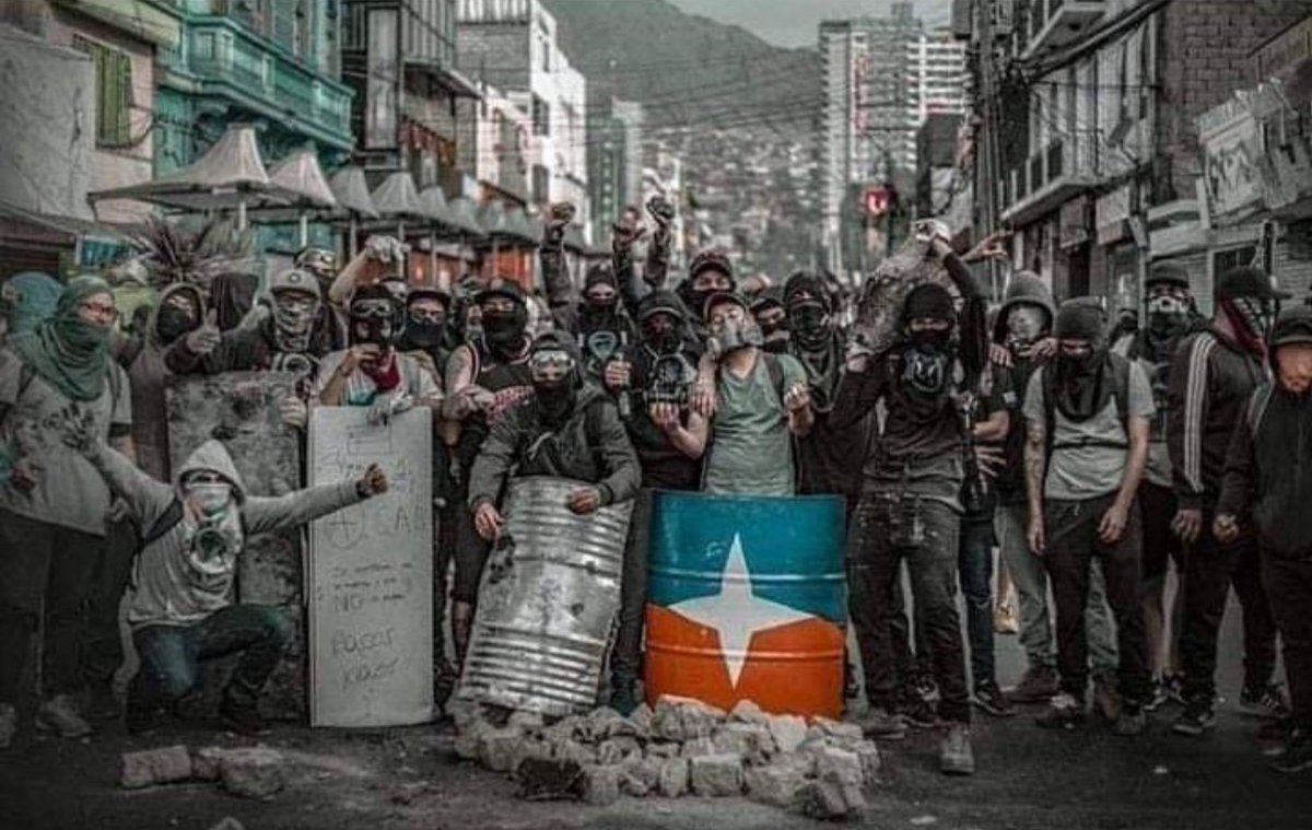 Alisan21's tweet photo. Es GRAVÍSIMO lo q salió a conocimiento público a consecuencia del hackeo a el EMCO!
Esto confirma y respalda el secreto a voces y la tesis de Micco d que el PC y FA fueron los orquestadores del #Estallido del 18-O... Esta vez los RESPONSABLES deben pagar por todo el daño causado! https://t.co/dPIgaX2dLi
